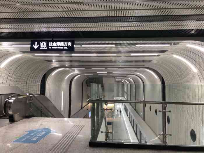 徐家棚(地铁站)-"这真是肤浅的想法!固然地铁站就是为了交.