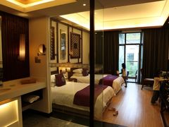 房间内两小P孩玩疯特了-苏州环秀晓筑养生度假村