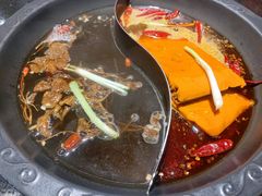 菌汤麻辣鸳鸯锅-宽板凳老灶火锅(簋街店)