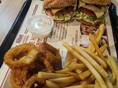 -The Habit Burger Grill 哈比特汉堡(复兴soho店)