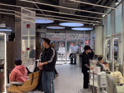 -PE SALON 