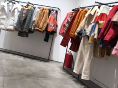 -URBAN REVIVO(上海中庚漫游城店)