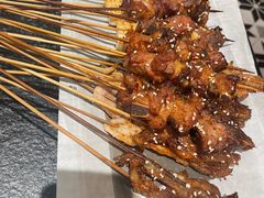 -何妹湿辣牛肉·粤式烧烤砂煲(桂雅路店)