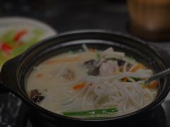 云南过桥米线-云海肴云南菜·蒸汽石锅鱼(青岛万象城店)