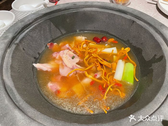 芸山季·云南野生菌火锅(宝能环球汇店)土鸡菌汤锅图片
