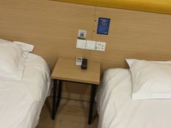 -布丁严选酒店(杭州武林西湖文化广场地铁站店)