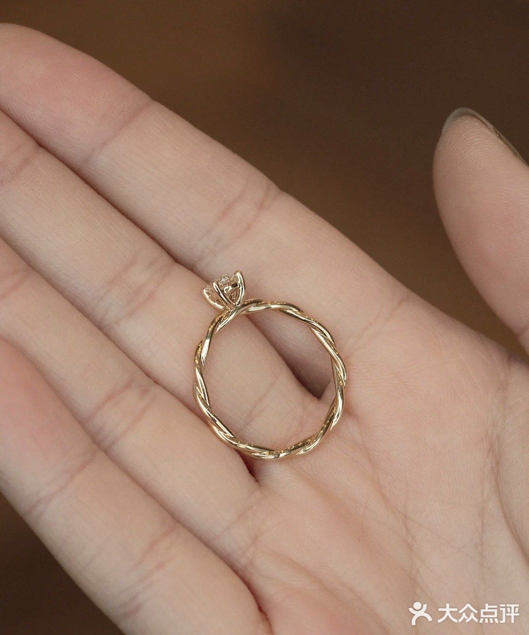 以全网最火的司藤姐姐为灵感设计的钻戒，美哭了[加油]