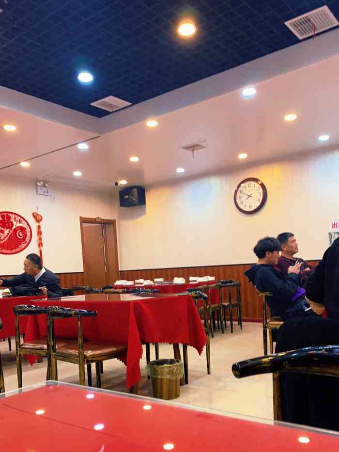 川鲁饭庄(河兴庄店)-"[薄荷]环境: 印象里开业时间不长.干净.