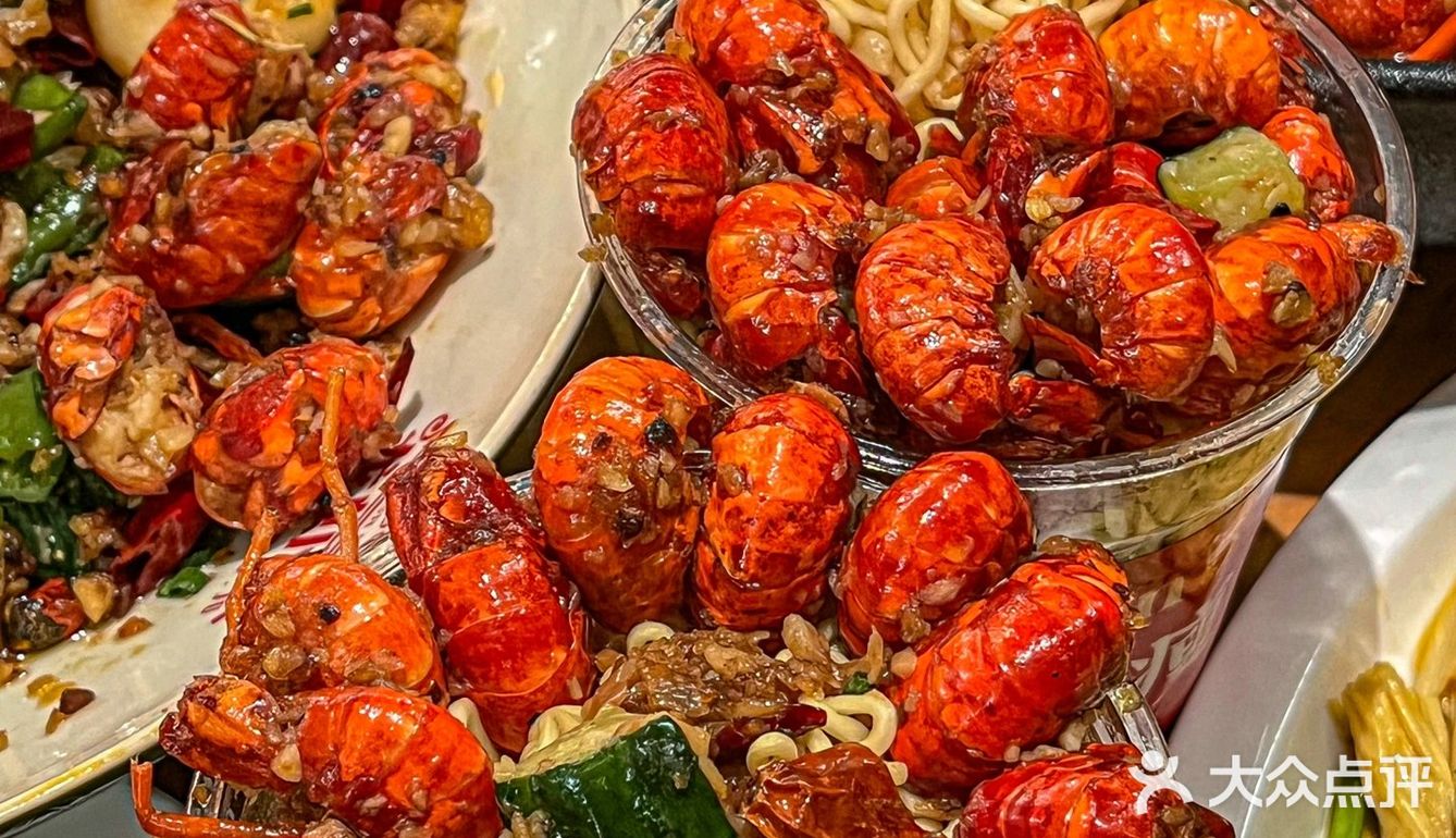 谁能拒绝这一口小龙虾拌面啊…