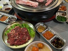 -围炉肉舍•炭烤活鳗•丹东海鲜烤肉(步行街店)
