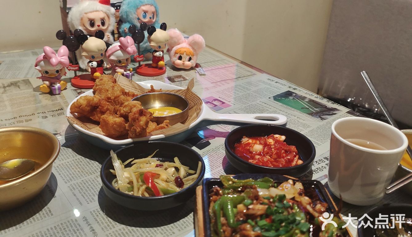 带上我的labubu去吃最爱的韩料店啦