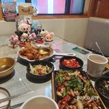 带上我的labubu去吃最爱的韩料店啦