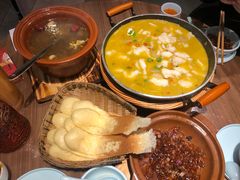 -有红鸡毛店·川菜(建设路店)