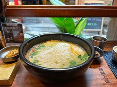 -银米·云南传统过桥米线(双廊黑金冠店)