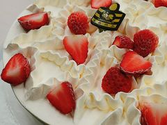 莓你不可丨草莓冰激凌蛋糕-ebeecake小蜜蜂蛋糕(酒仙桥店)