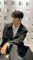 -一家只做男发烫染的店