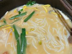 -银米·云南传统过桥米线(双廊黑金冠店)