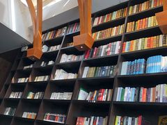 -钟书阁(松江泰晤士小镇店)