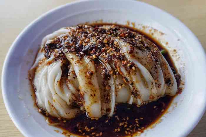 张明富热面皮-"因为爱吃凉皮,专门从成都动车过来打卡.下.