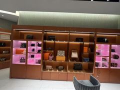 -臻新二手奢侈品回收鉴定(塘桥店)