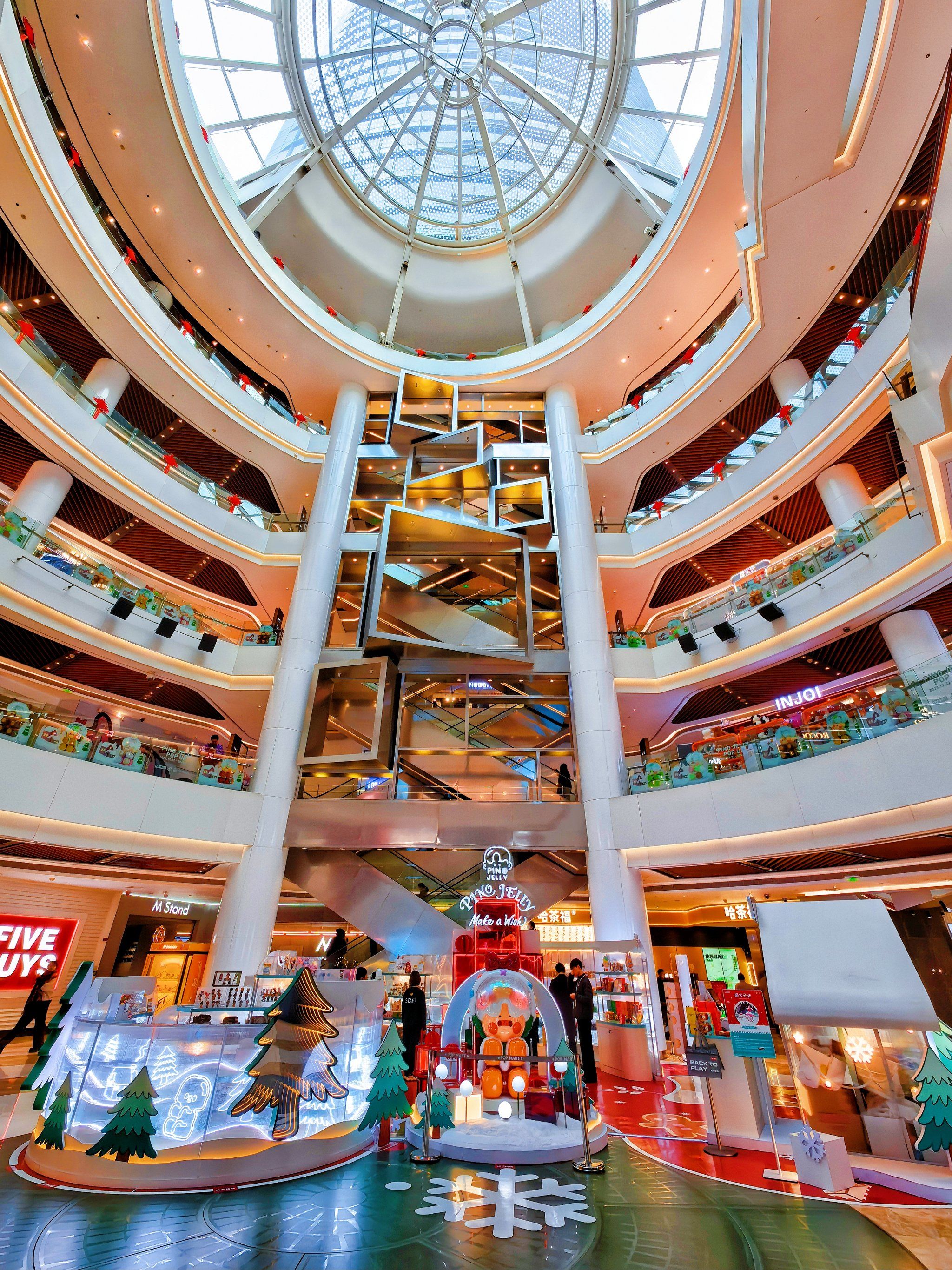 新年必逛的时尚商场,我在南京路的宏伊国际广场玩一天也不会累