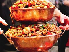-沪小二炭火蛙锅(淮海中路美食不夜城店)