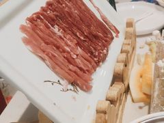 蒙式鲜切羊后腿-蒙都43°9羊火锅·赤峰美食(桥北店)