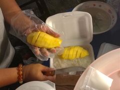 -芒果糯米饭摊子