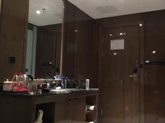 -红方格精致酒店(泸州金融中心万象汇店)