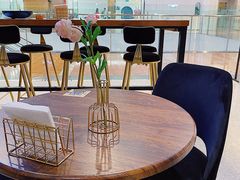 -POKEE VIA&Brunch·维娅(重庆来福士店)