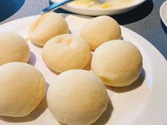 瘪掉的不脆皮的流沙包-皇朝会.经典传统粤菜(外滩店)