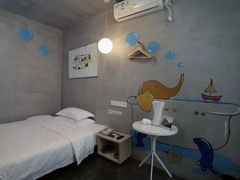 -卡罗酒店(东门晒布地铁站店)