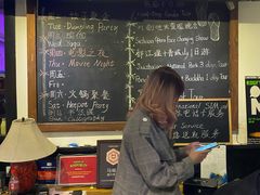 前台-拖板鞋咖啡旅行酒店(春熙路地铁站店)