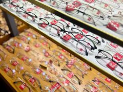 -优医视平价眼镜蔡司依视路折扣工厂店(十里堡店)