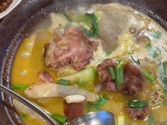 -帅巴人舅母子腊蹄民俗村