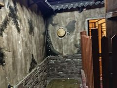-荒岛实景沉浸密室(江汉路1店)