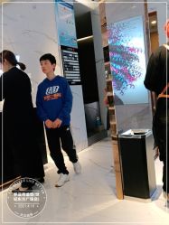 -罗亚帝造型·烫发染发