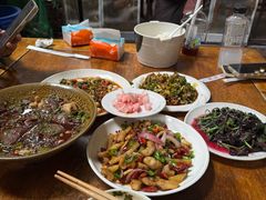-茅屋大酒店