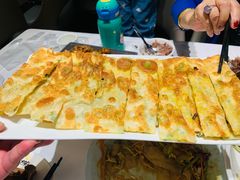 鸡蛋葱花飞饼-大铁勺新津菜(迎水道店)