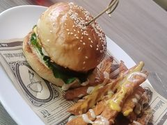 洛杉矶双重车达芝士牛肉汉堡-J·one Bistro吉萬酒厨·牛排