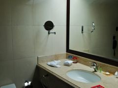 -深圳君逸国际酒店(龙岗横岗塘坑地铁站店)