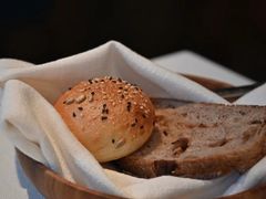 餐前面包配黄油-弗兰克牛排西餐厅Ribone steak house(柠檬花园店)