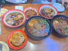 -爆炸头阿姨小四川正宗川味小吃(无任何分店)