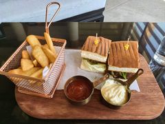 -亚龙湾喜来登·美景台大堂吧