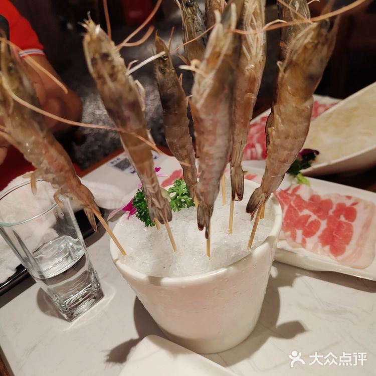 天气一下子感觉入冬了，特别适合吃火锅，位于地中海4楼