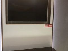 -轻奢·全曼酒店(深圳坂田北地铁站店)
