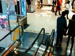 电梯上-上海世茂广场(南京东路店)