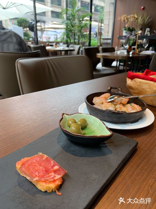 ELROJO红·西班牙餐厅(中骏世界城店)橄榄油香蒜虾仁图片