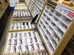 -美式眼镜·授权蔡司.依视路.尼康.豪雅.明月(人民广场店)