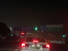 -虹桥火车站-停车场